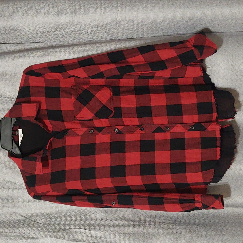 beach.lunch.lounge Red & Black Buffalo Plaid Button Down shirt Sz Small